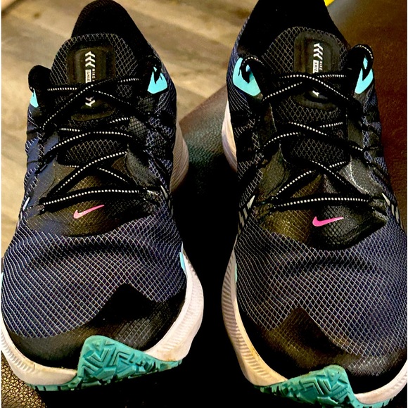 Women’s (Size 10) NIKE brand running shoes - Picture 1 of 2